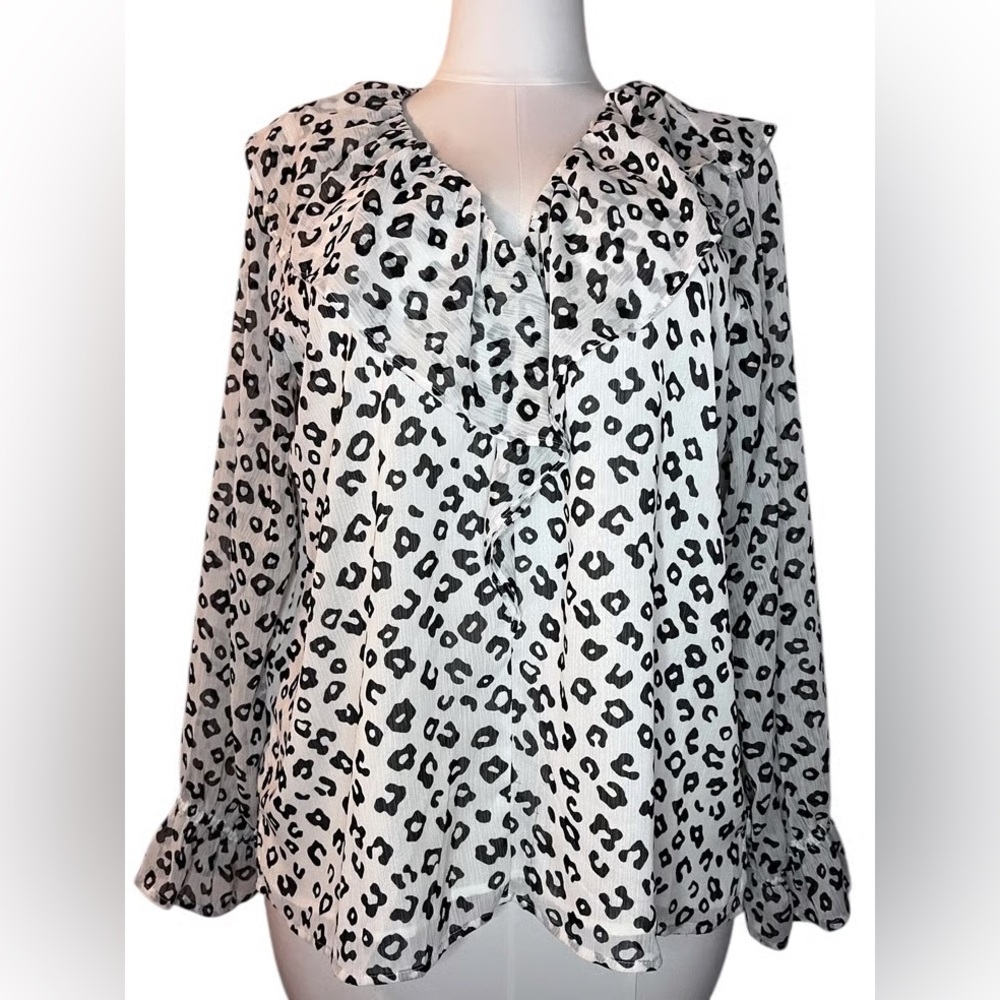 Loft-Leopard Print Blouse (XL)
Stylish and chic women's top